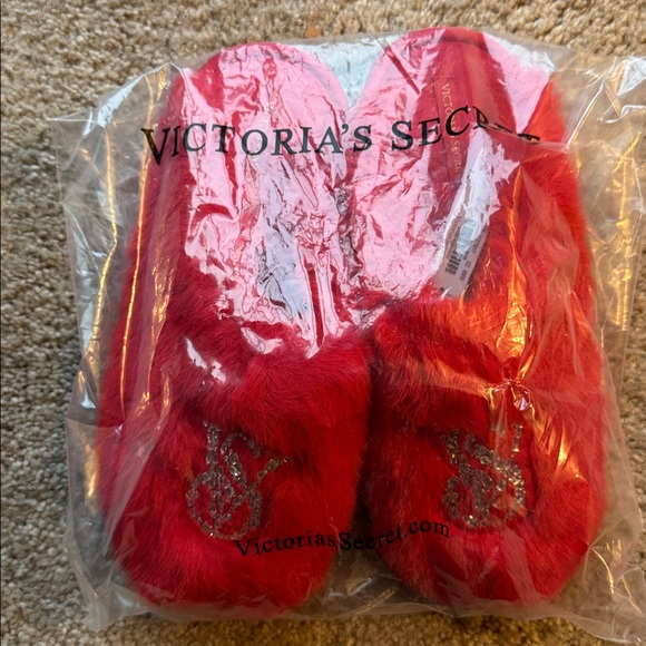 NWT VICTORIA'S SECRET Luxe Plush Closed-Toe Slippers. Sz.S/5-6w - Picture 5 of 5